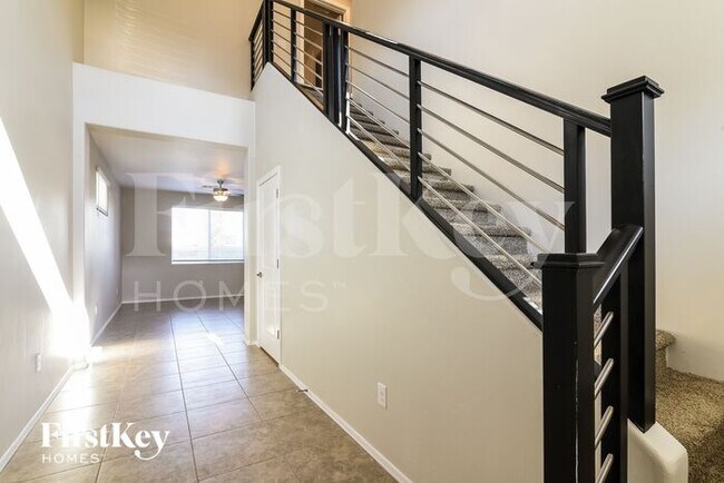 Building Photo - 2875 North Fair Oaks Avenue