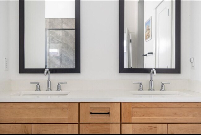 Foto del edificio - 610 Blueway Ave