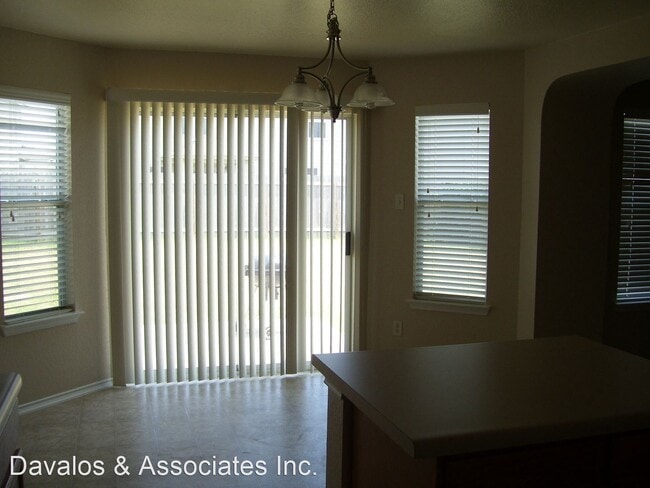 Building Photo - 3 br, 2.5 bath House - 10702 Terrace Crest