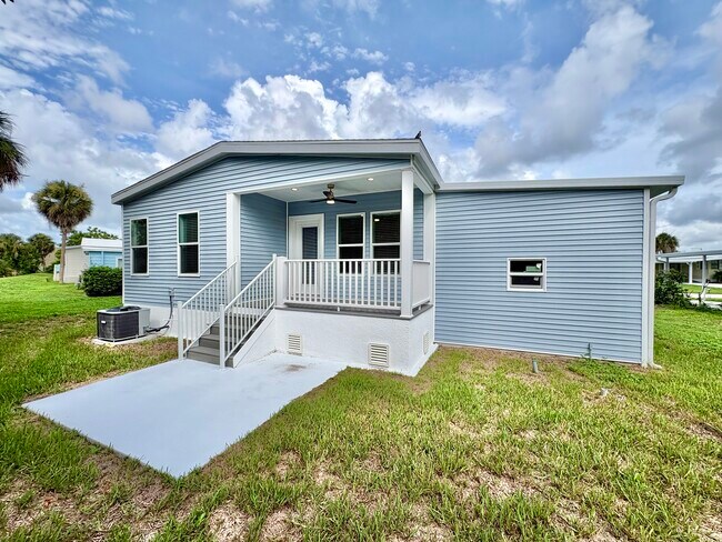 Foto del edificio - 5715 Camelford Dr