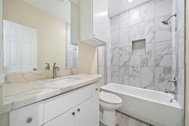 Foto del edificio - 5618 Ridgeway Dr