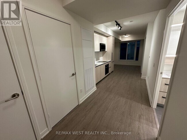 Photo du bâtiment - 425 Front St E