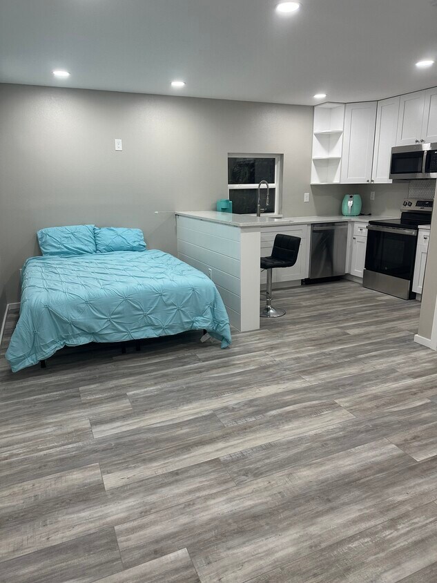Foto principal - 7020 Mango Ave S