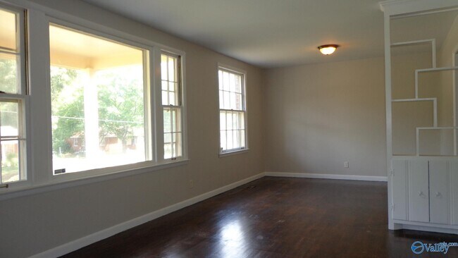 Foto del edificio - 2113 Harris Rd NW