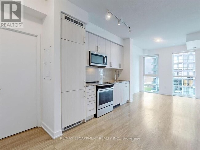 Building Photo - 4085 Parkside Village Dr