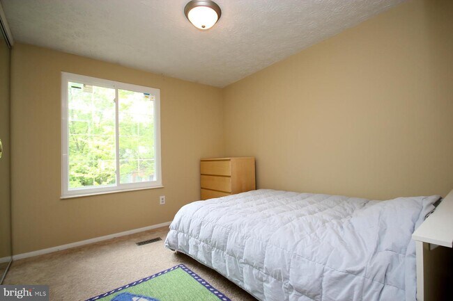 Building Photo - 8419 Woodford Ct