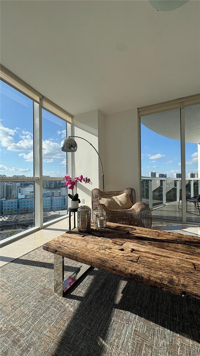 Foto del edificio - 18201 Collins Ave