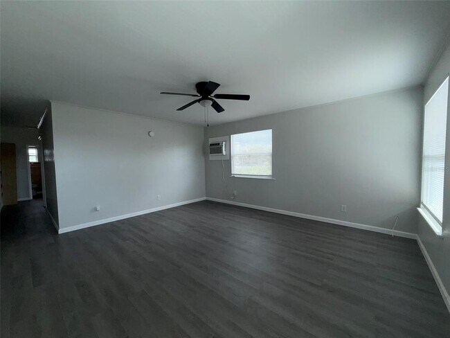 Foto del edificio - 2400 25th St N
