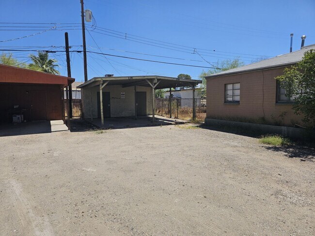 Building Photo - 2733 Sunland Vista