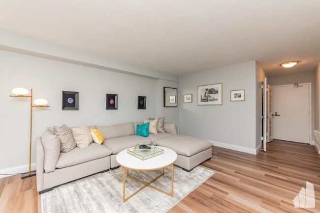 Building Photo - 1 bedroom in Chicago IL 60610