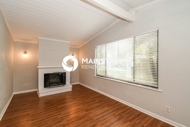 Building Photo - 3 Bedroom Pet-Friendly Home in Jacksonville, FL with Main Street Renewal