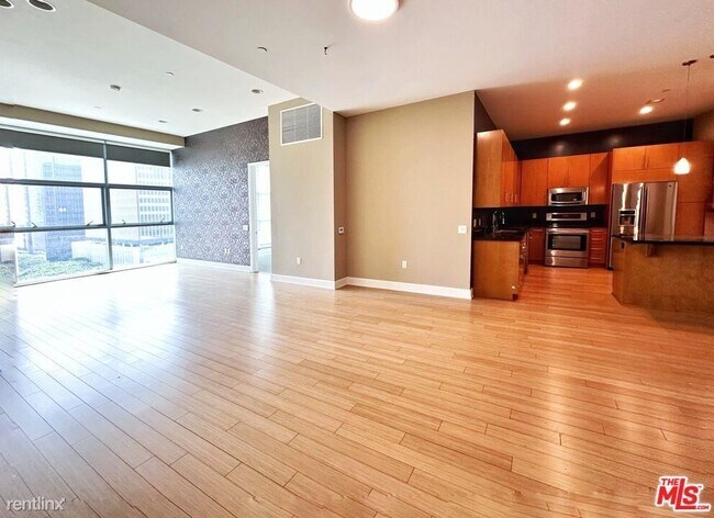 Building Photo - 2 br, 3 bath Condo - 3223 W 6th St Unit 807