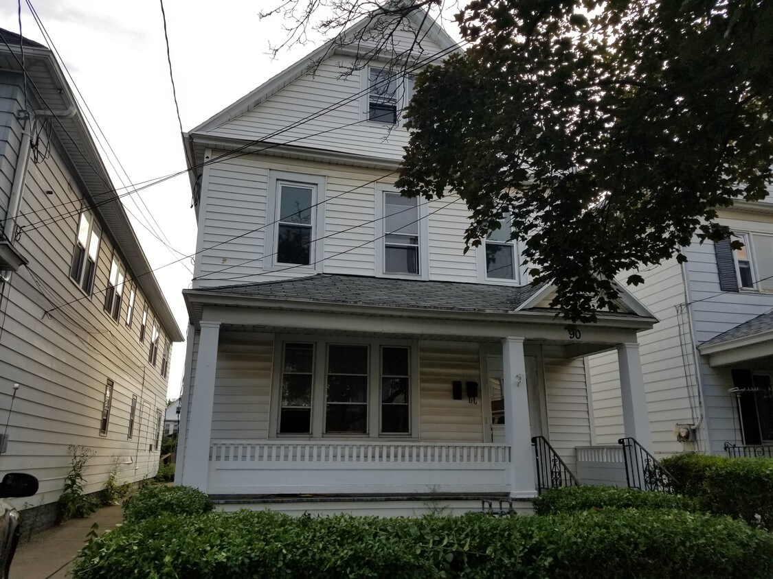Primary Photo - 90 Howell St