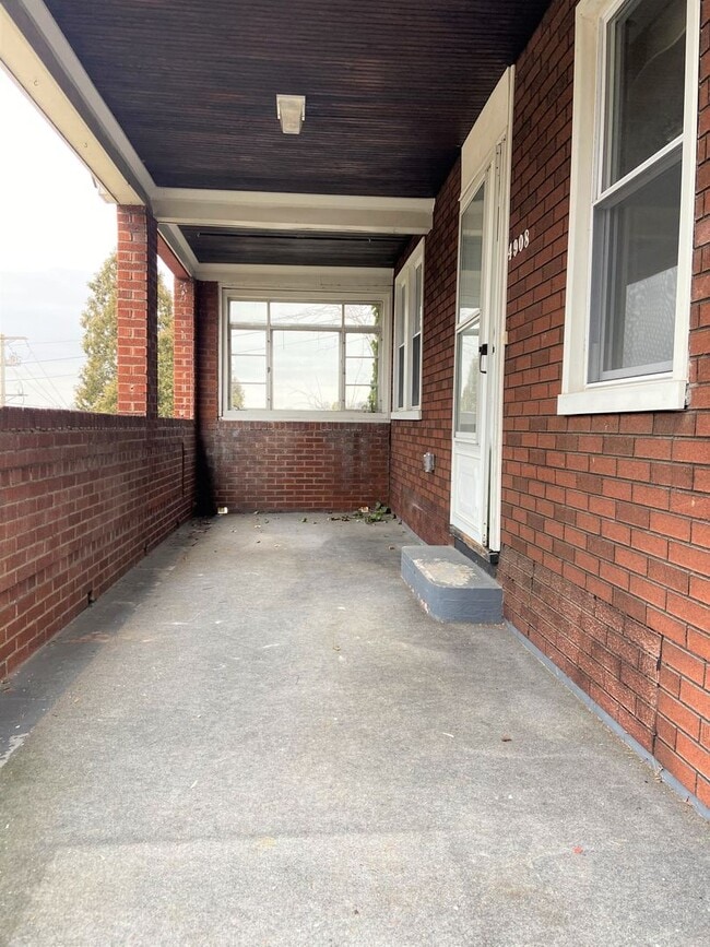 Building Photo - Recently Updated 3 Bedroom Cape Cod Home in Lincoln Place.  Available August.
