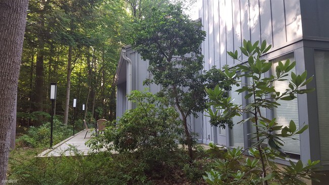 Foto del edificio - 5 br, 3.5 bath House - 2150 W 32nd St Sant...