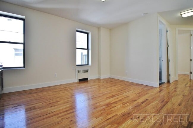 Foto del edificio - Magnificent 1 Bed PH Across the St from Prospect Park!
