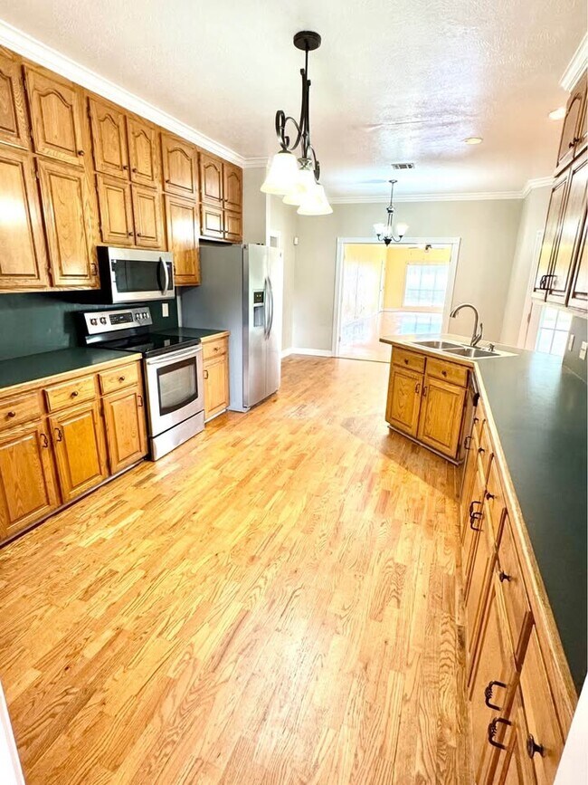 Building Photo - 1110 Athens Dr