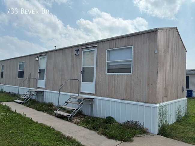 Building Photo - 733 W Bever Dr