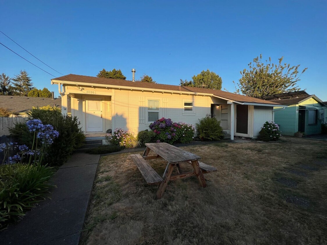 Primary Photo - 2035 Harrison Ave