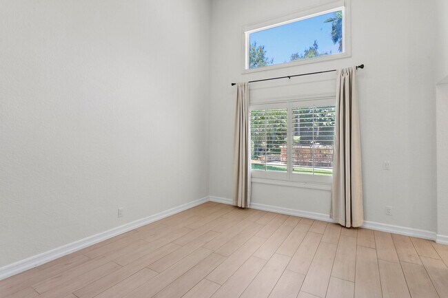 Foto del edificio - Beautiful 4-Bedroom Home with Private Pool...