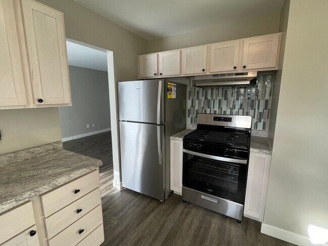 Building Photo - 1414 Ardmore Dr