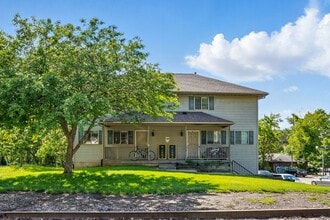Building Photo - 817-819 S Gilbert Ct