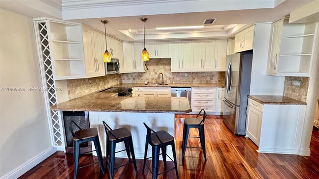 Foto del edificio - 19390 Collins Ave