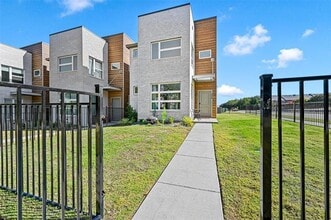 Building Photo - 375 Oakbend Dr