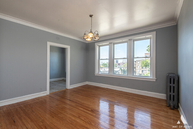 Building Photo - 2205 E 70th Pl