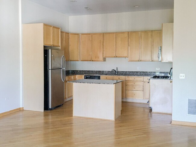 Foto del edificio - 2743 N Southport Ave
