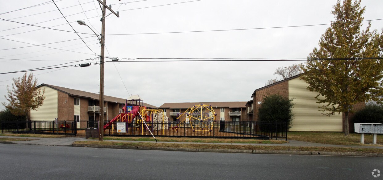 Building Photo - 352 San Antonio Blvd