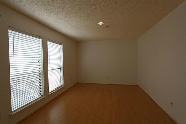 Foto del edificio - 2277 S Kirkwood Rd