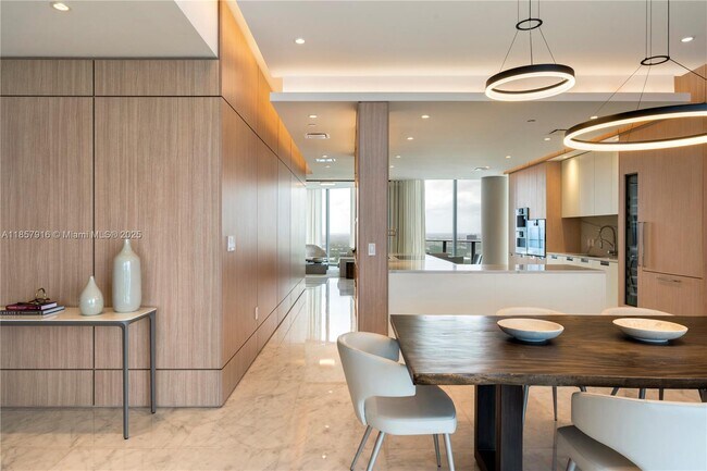 Foto del edificio - 15701 Collins Ave