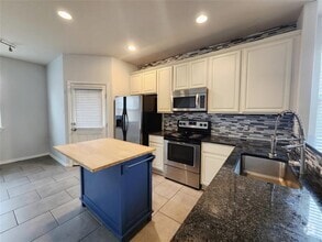 Building Photo - 5921 Red Bud Ridge Ln