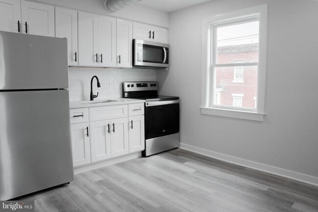 Building Photo - 2800 Poplar St