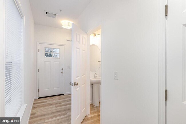 Foto del edificio - 7841 Briarwood Dr