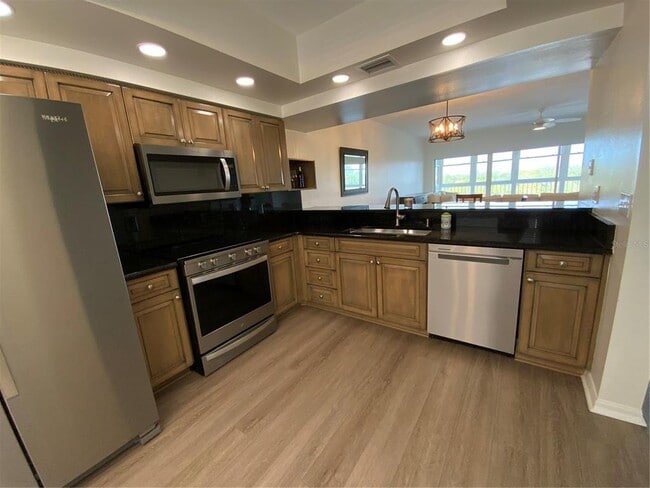 Building Photo - 6315 Shoreline Dr