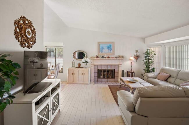 Building Photo - Wonderful Single Story Home with Great Yard in Santa Clarita!