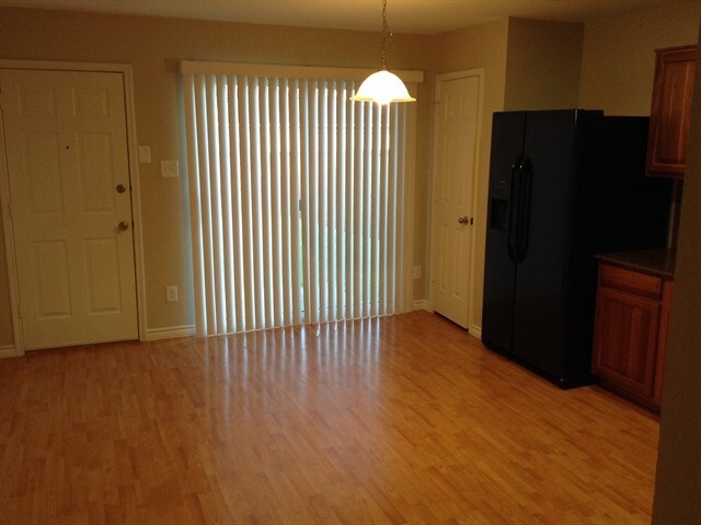 Foto del edificio - 6905 Planters Row Dr