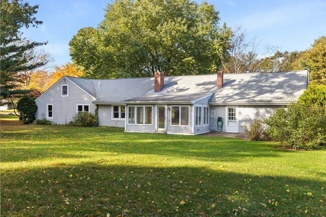Building Photo - 10 Pine Grove Rd