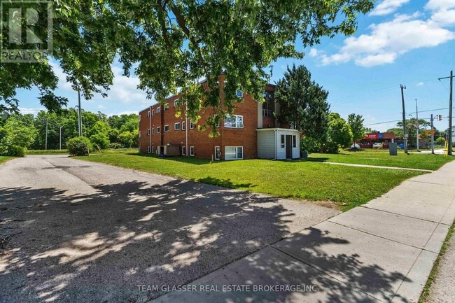 Building Photo - 116-116 King Edward Ave