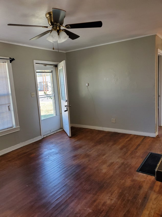 Building Photo - 501 SW 44th Ave