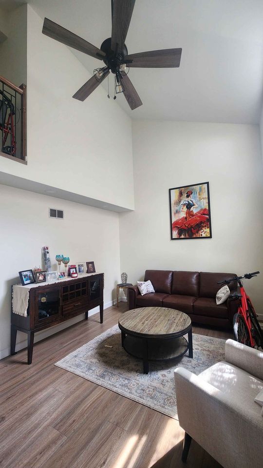 Foto del edificio - 374 W Birchwood Ave