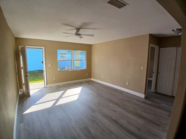 Foto del edificio - 753 NE 9th St