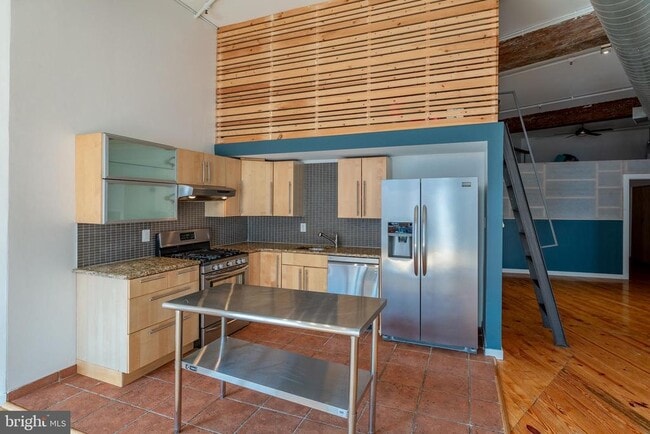 Building Photo - 428 N 13th St