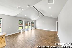 Foto del edificio - 950 Paradise Dr