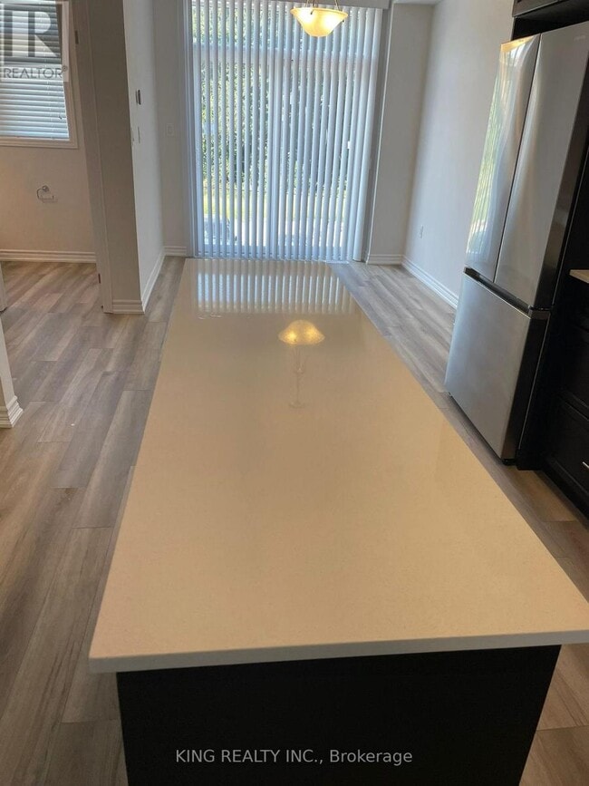 Photo du bâtiment - 290 Equestrian Way