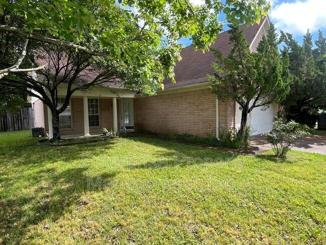 Building Photo - 8642 Pantherburn Cir N