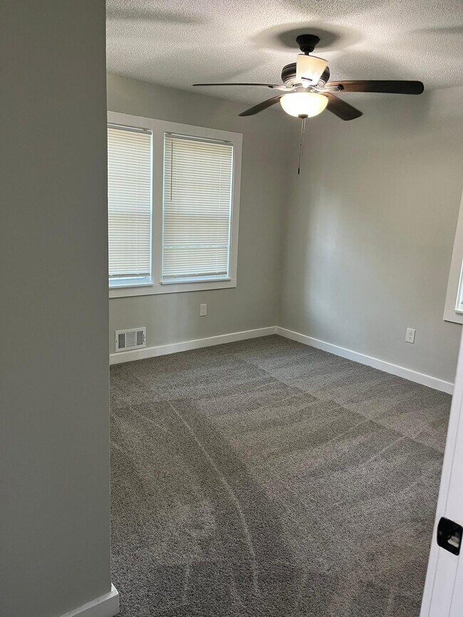 Foto del edificio - 6105 Blackhawk Trail SE