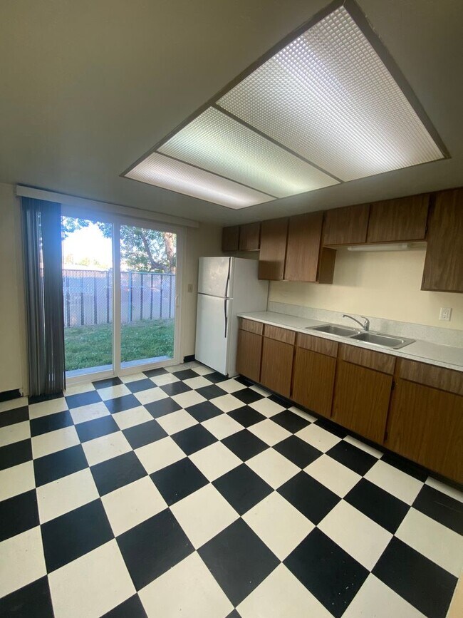 Building Photo - 205 E Chubbuck